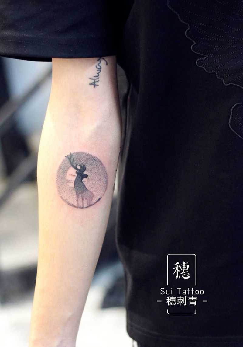 点刺鹿纹身图片