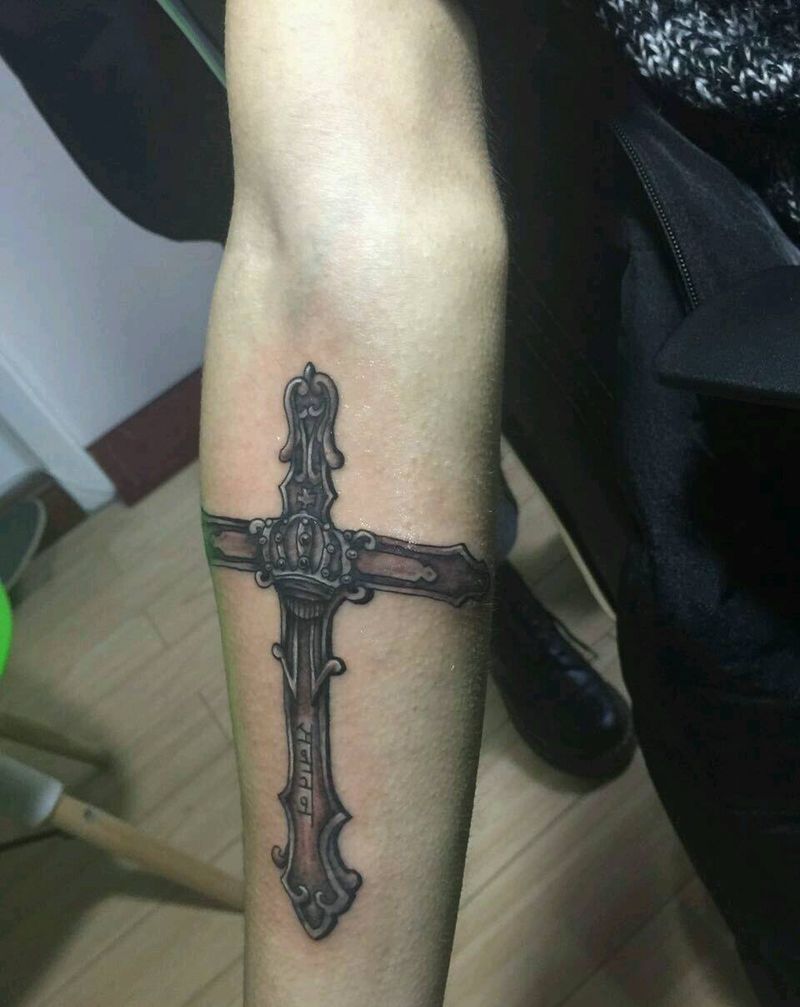 小十字架纹身图片