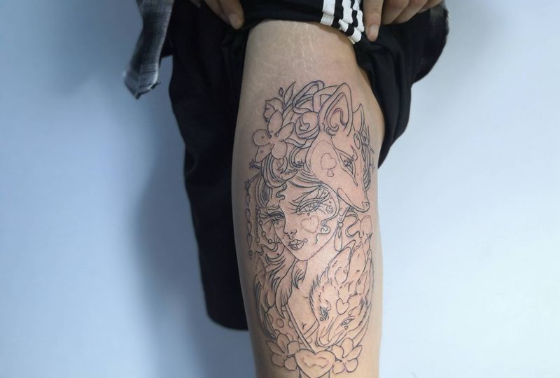 重彩割线纹身图片_腿部纹身图案