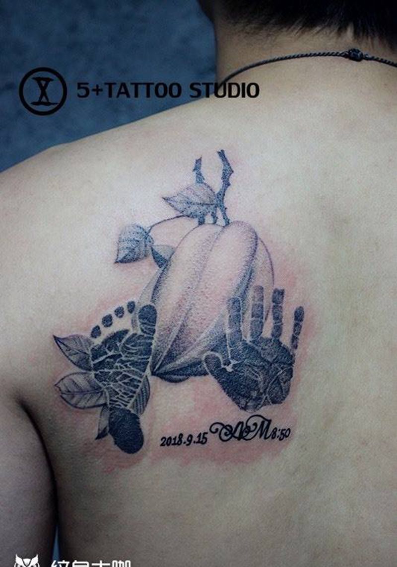 小手小脚纹身图片