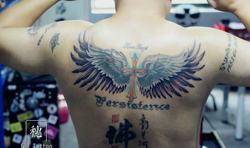 接翅膀纹身图片