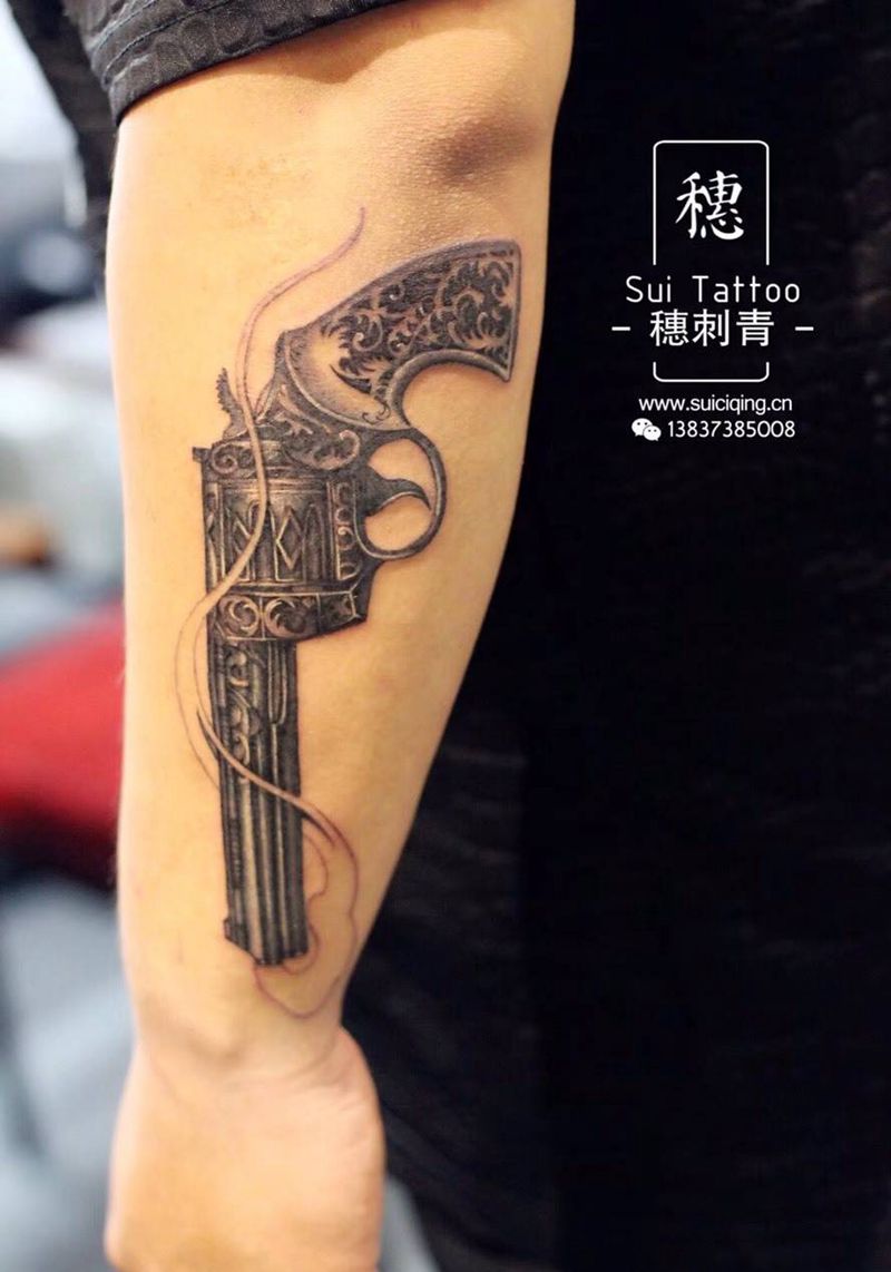 枪纹身图片
