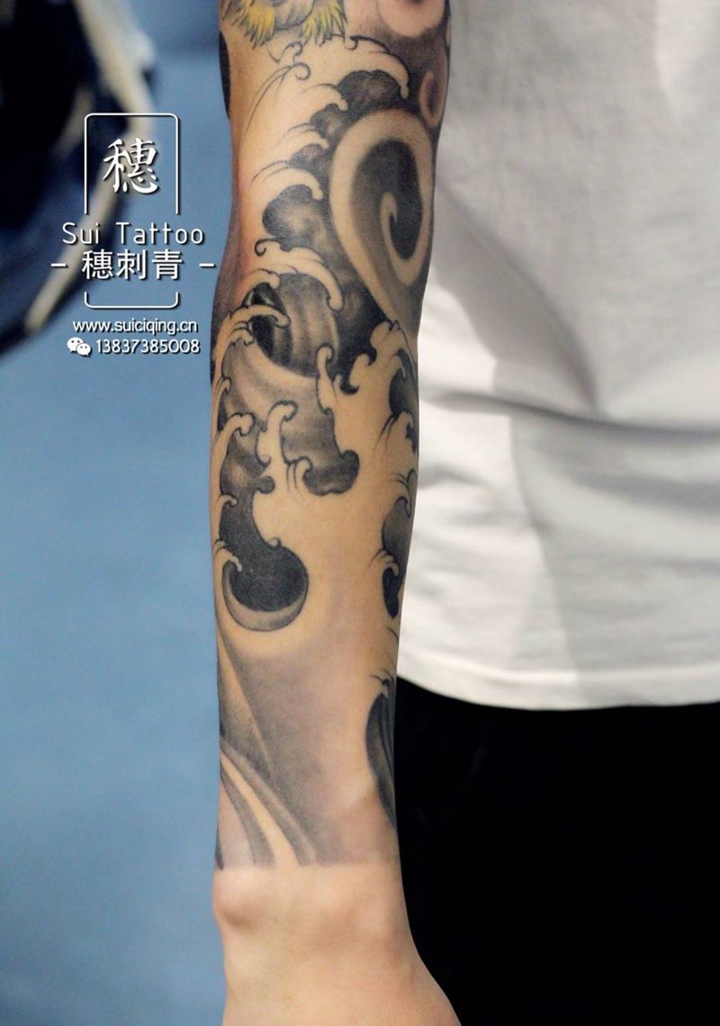 浪臂纹身图片