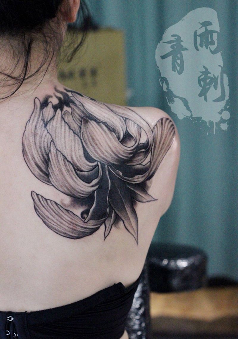 厚朴花纹身图片_成品肩部颈部背部清新欧美植物原创静物遮盖纹身图案