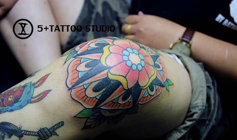 包膝盖纹身图片