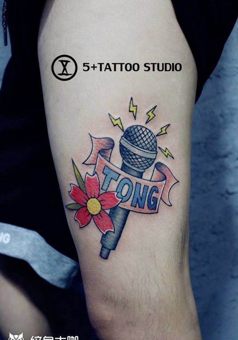 麦克风纹身图片