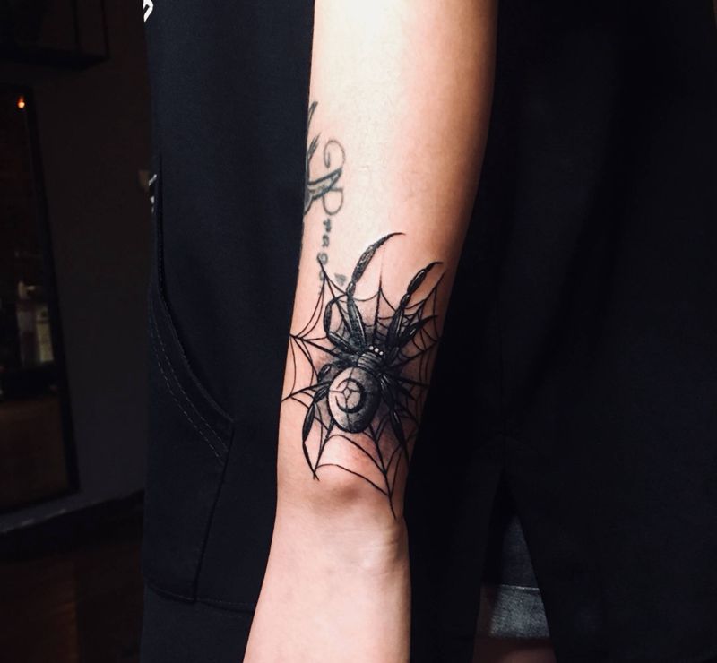 小姐姐小蜘蛛纹身图片