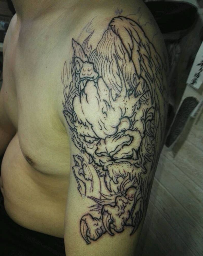 大臂貔貅纹身图片