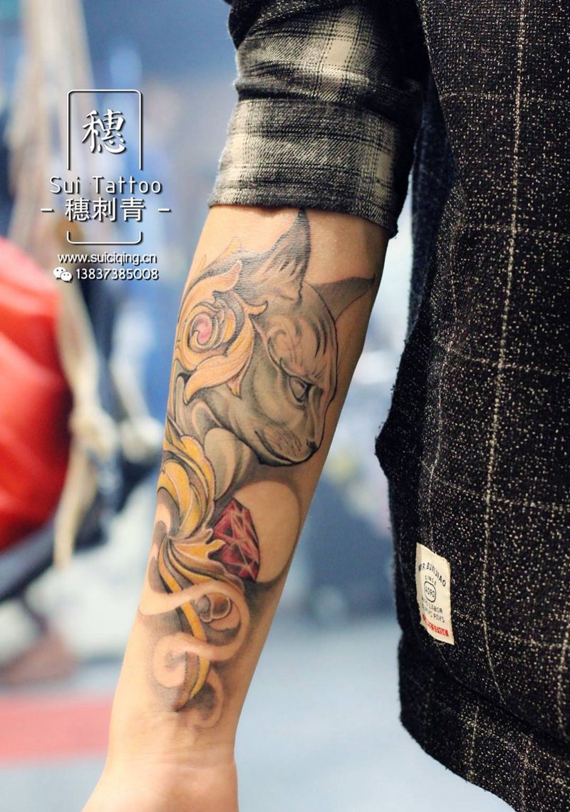 一只踌躇忧郁的猫~纹身图片