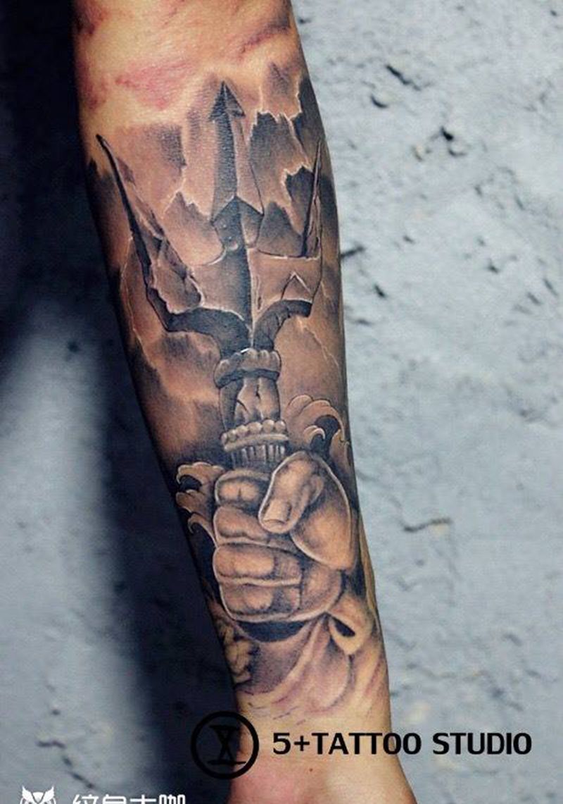 三叉戟纹身图片