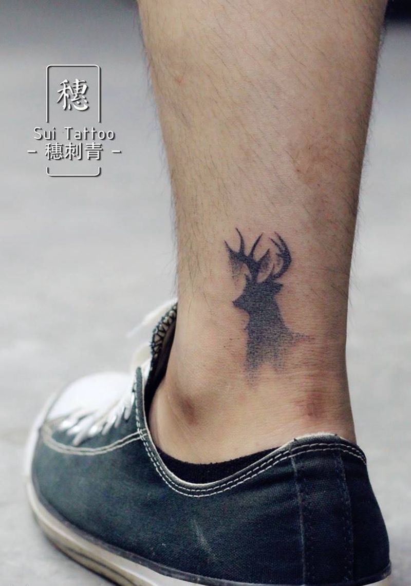 点刺小鹿纹身图片