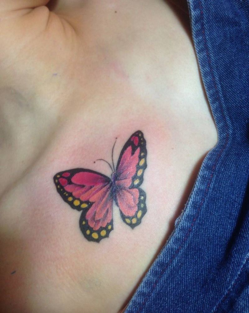 彩蝶纹身图片_胸部纹身图案