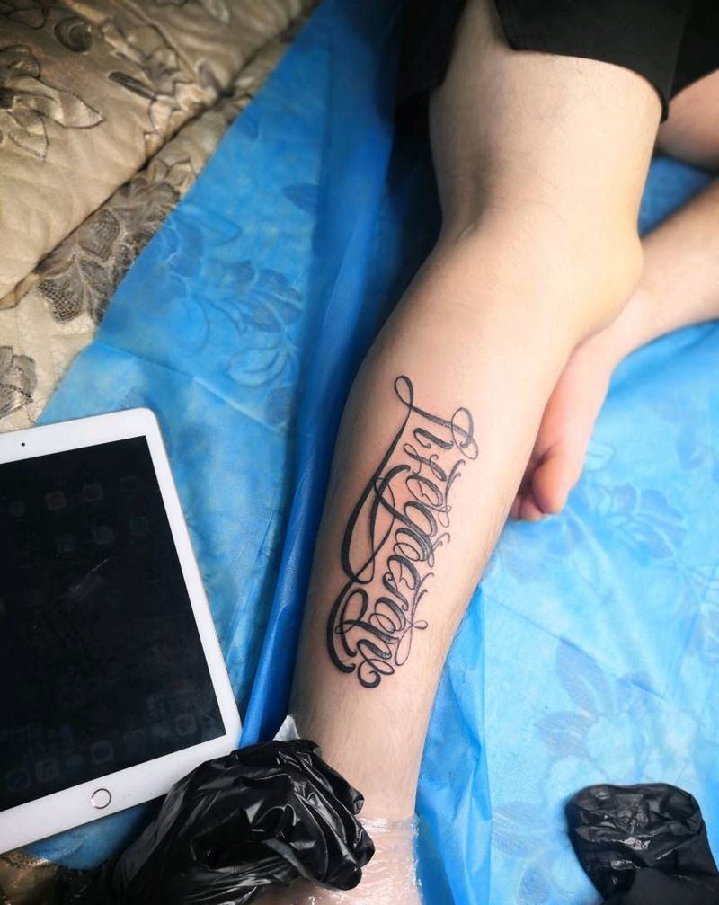 花体字母纹身图片_腿部花体字纹身图案