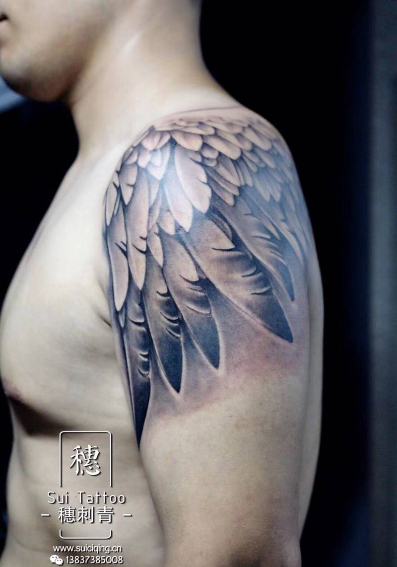 大臂翅膀纹身图片