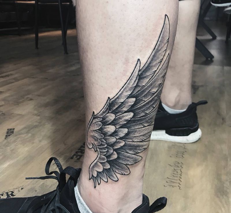 翅膀纹身图片_成品腿部纹身图案