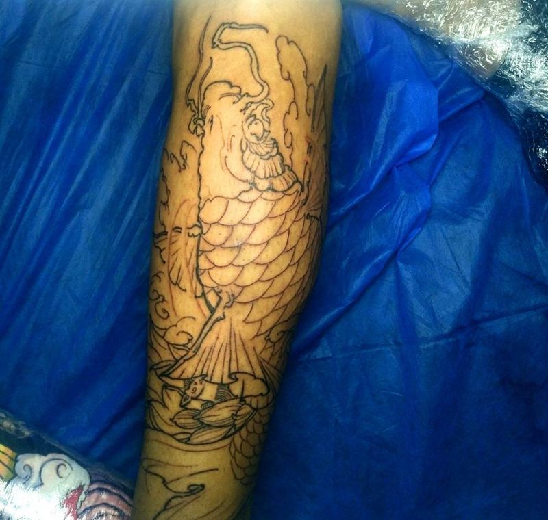 新传统鱼纹身图片_腿部臀部新传统老传统新传统鱼小腿纹身图案