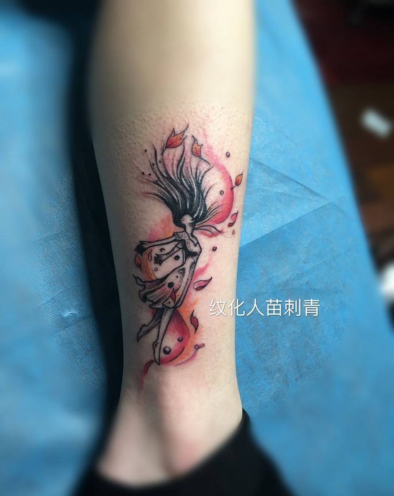 风中少女纹身图片