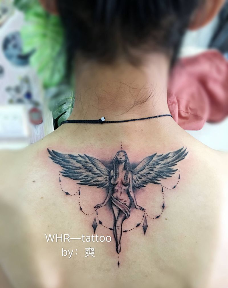 天使纹身图片_背部欧美写实纹身图案