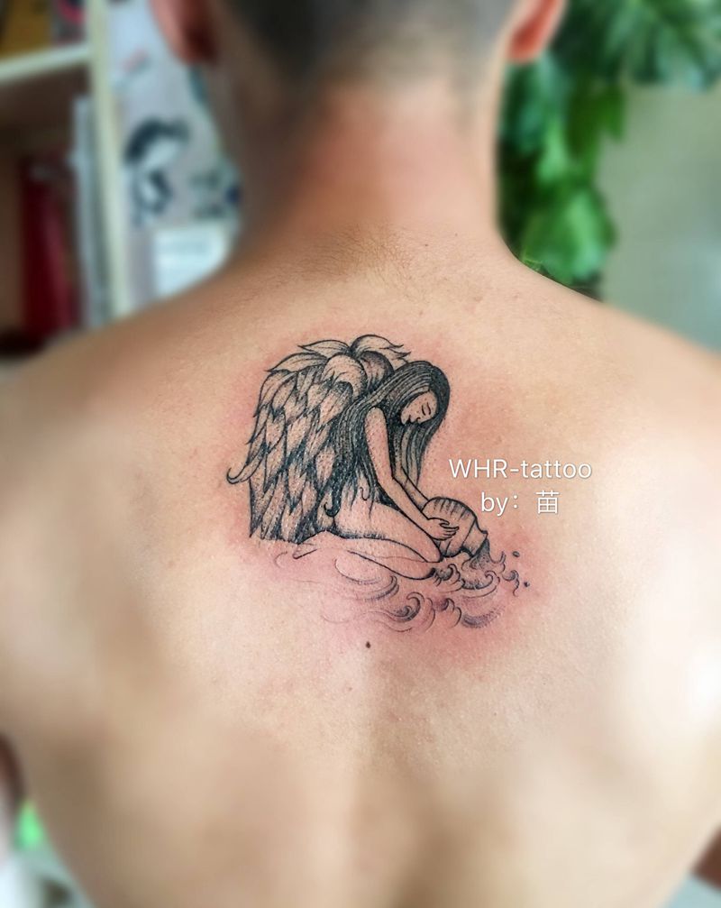 水瓶座天使纹身图片_背部纹身图案