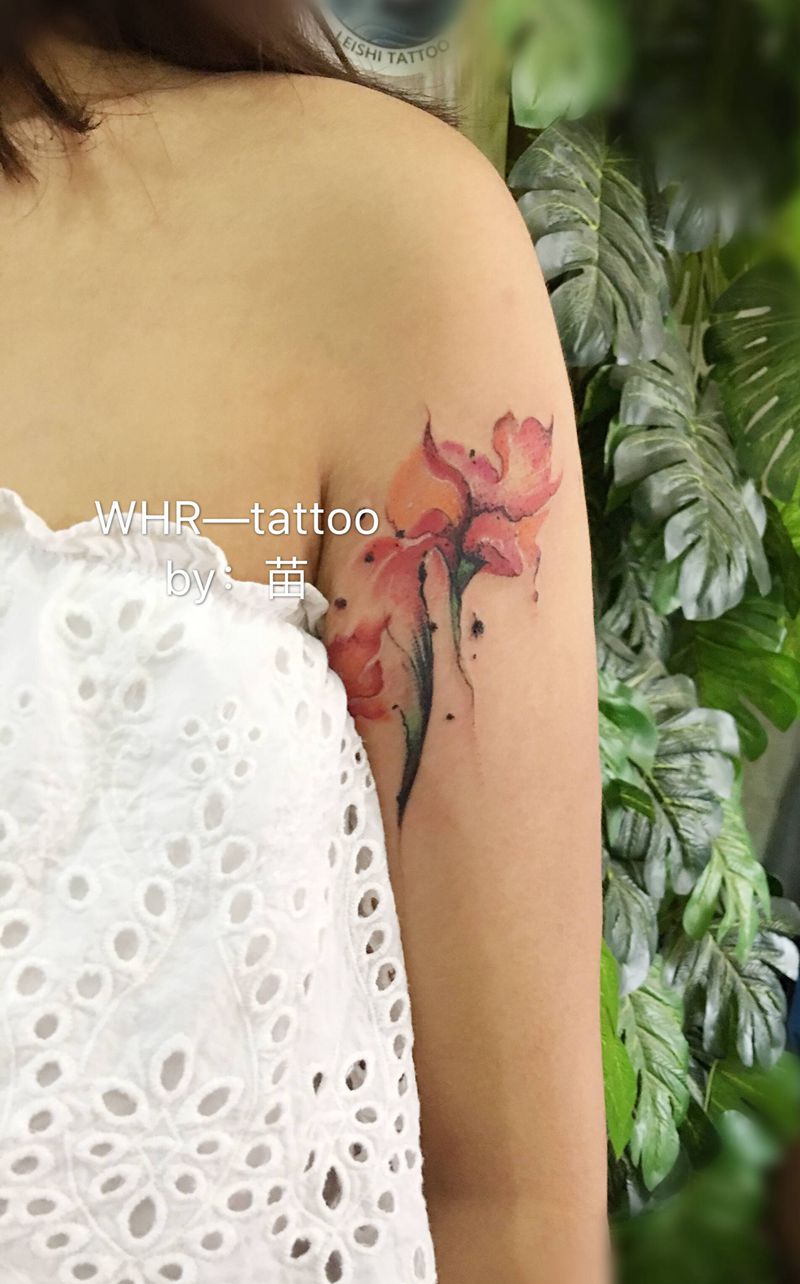 水彩纹身图片_肩部手臂水墨水彩纹身图案
