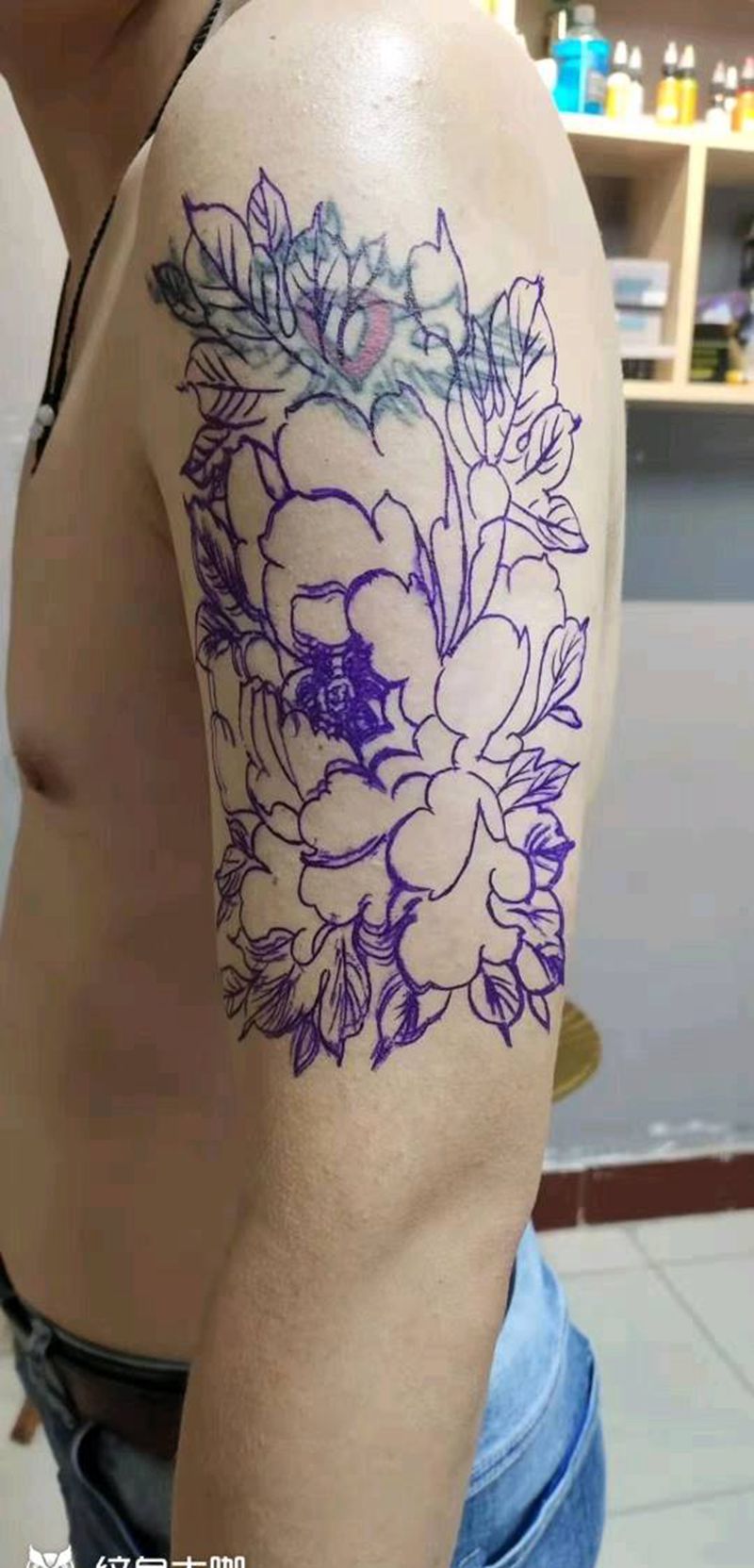 遮盖未完 菊花纹身图片_手臂纹身图案