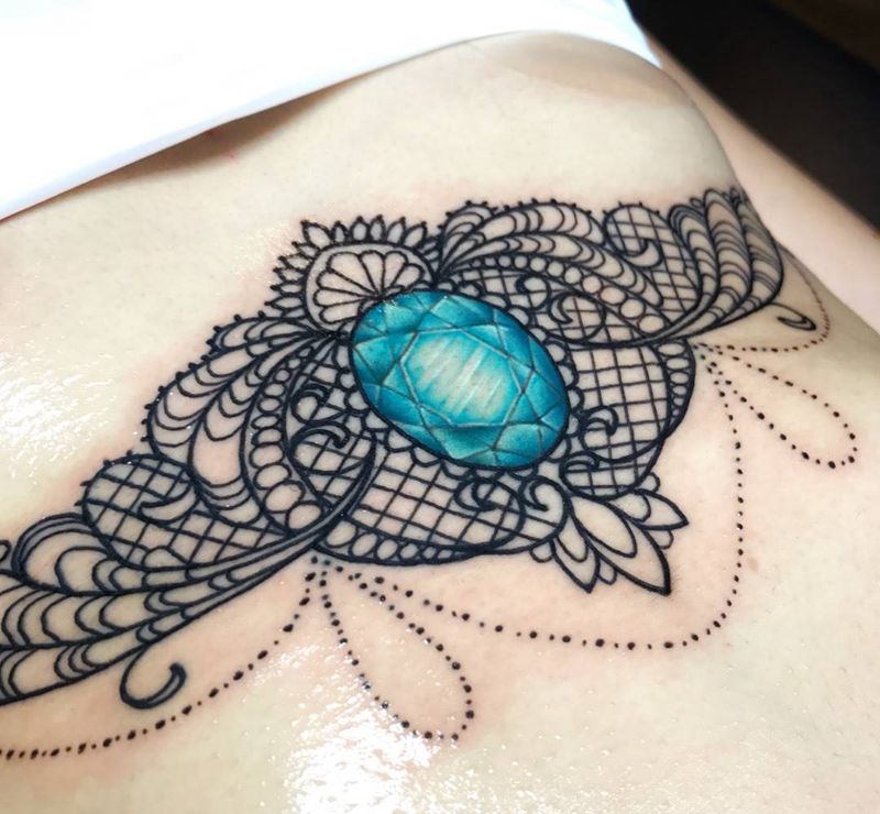 沄刺青纹身图片_成品胸部欧美图腾纹身图案