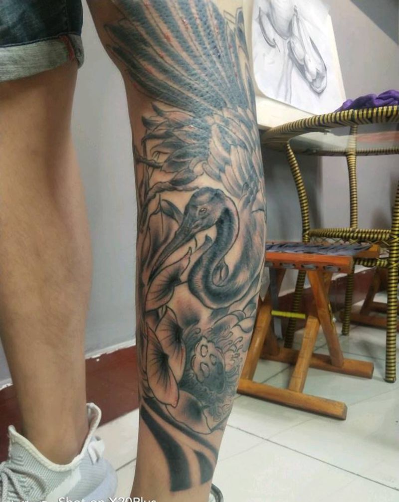 小腿仙鹤纹身图片_腿部新传统纹身图案