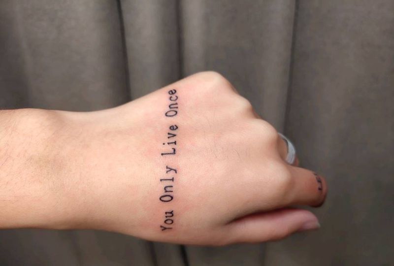 英文字纹身图片_手部花体字纹身图案