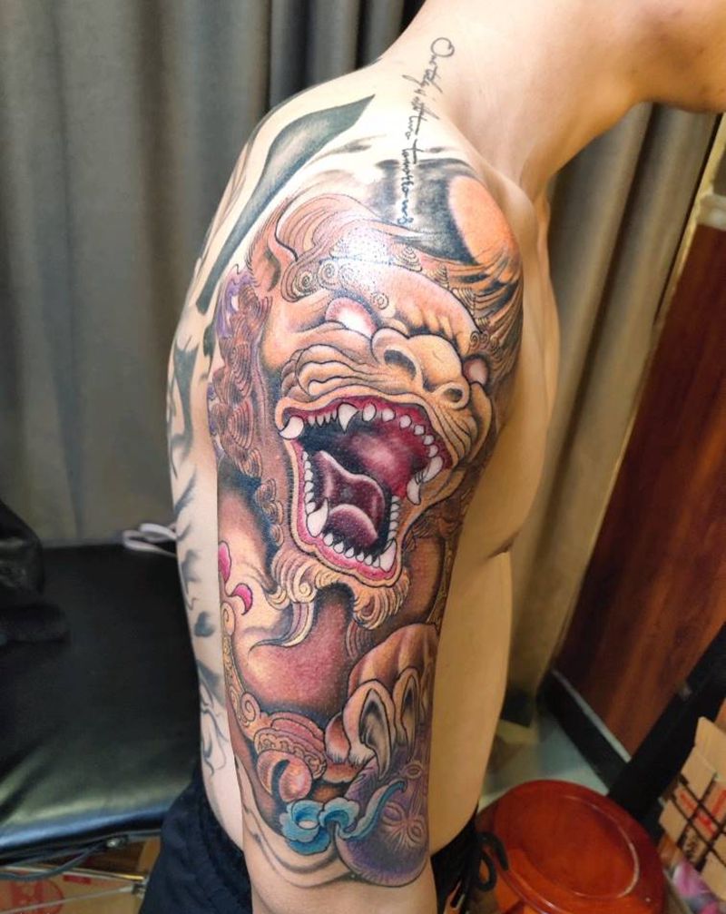彩色福狮纹身图片_手臂新传统纹身图案