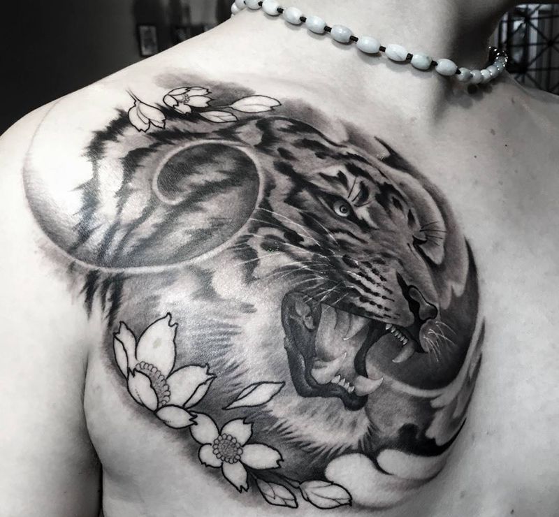 虎纹身图片_成品胸部传统动物纹身图案