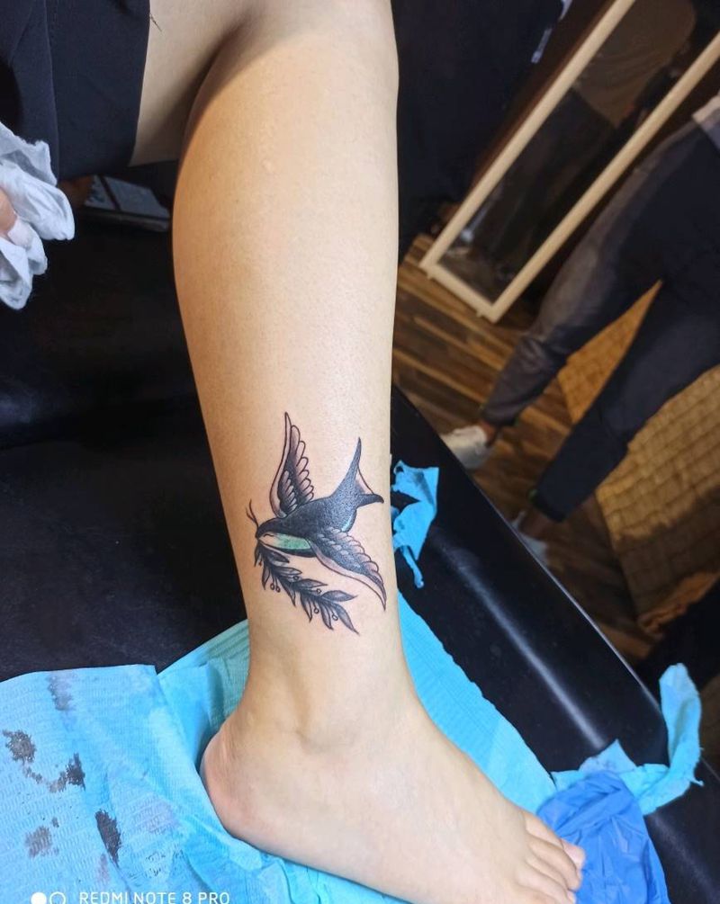 遮盖 燕子纹身图片_腿部纹身图案