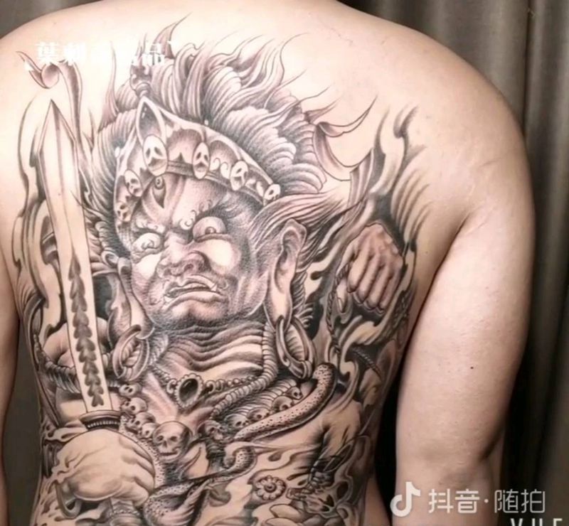 不动明王纹身图片_背部新传统纹身图案