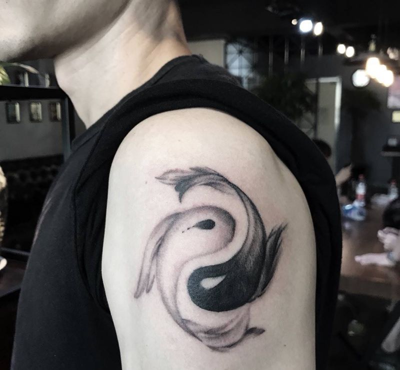 双鱼纹身图片_成品手臂肩部传统动物纹身图案