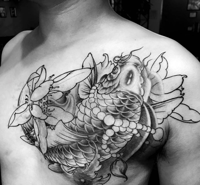 未完纹身图片_成品胸部传统纹身图案