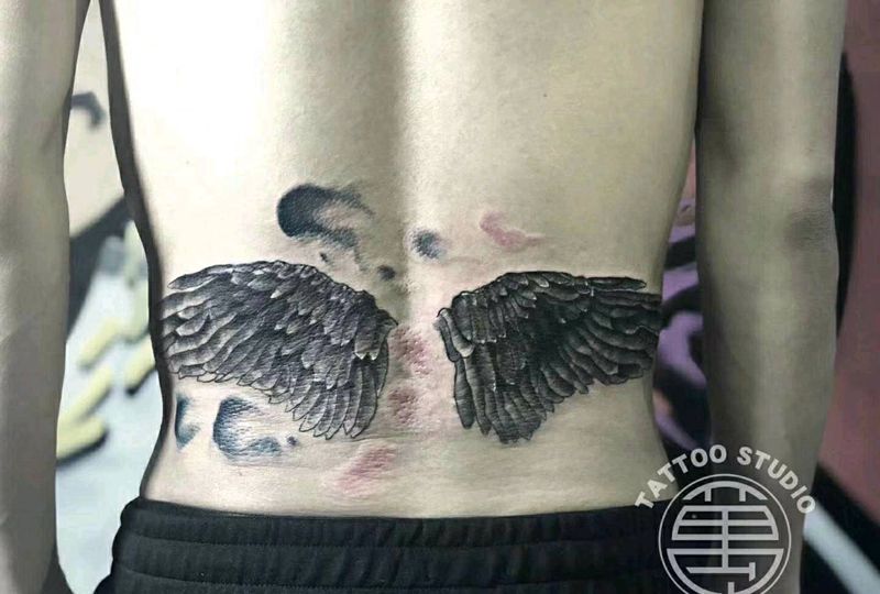 翅膀纹身图片