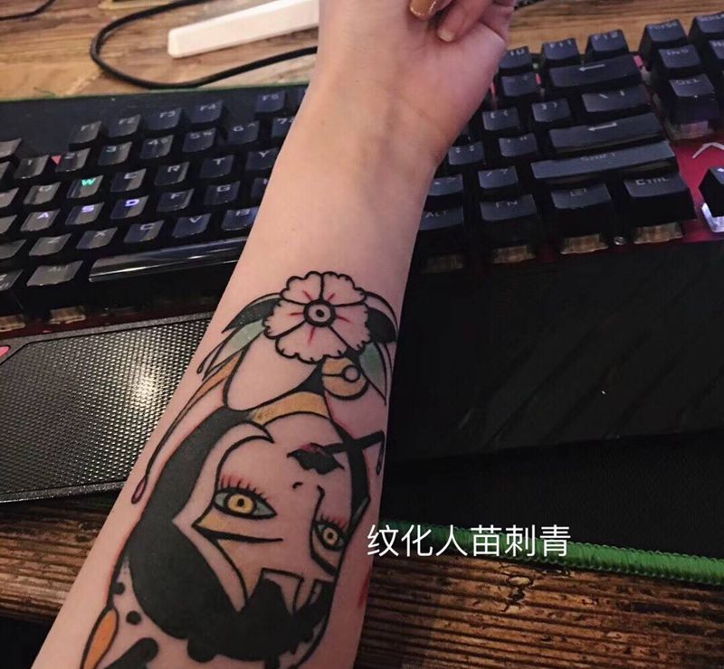 欧美小姑娘纹身图片