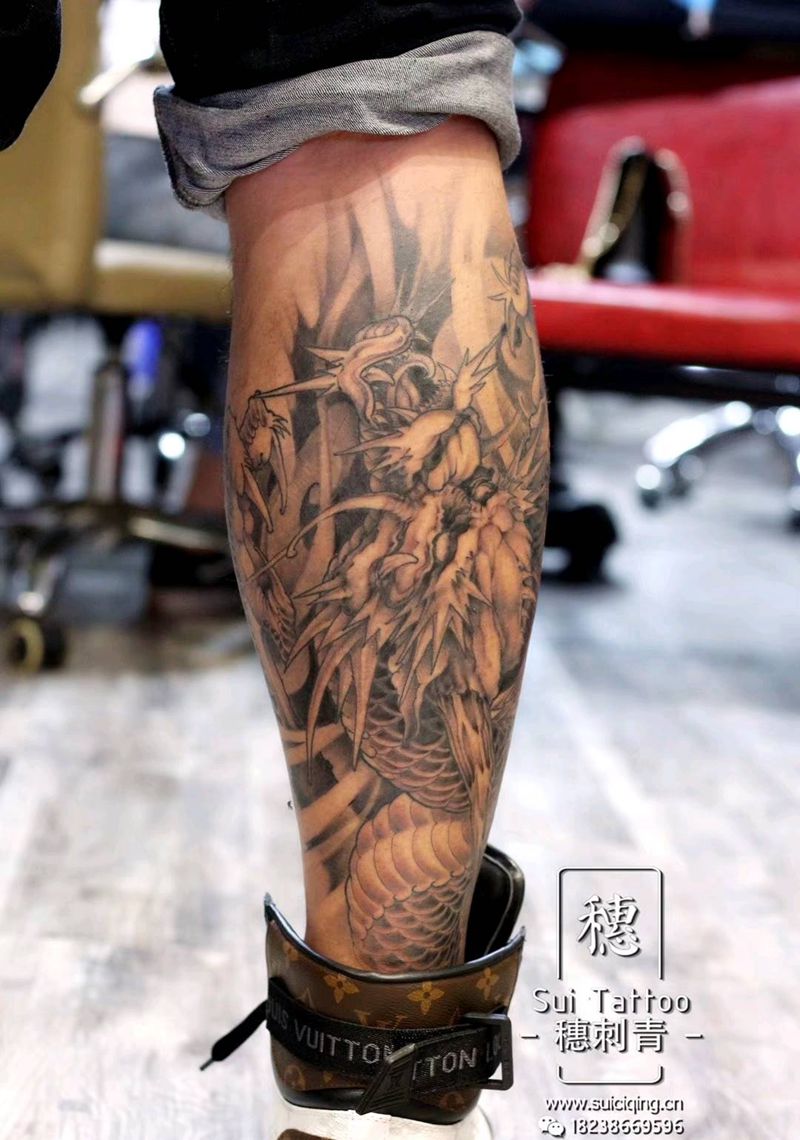 龙纹身图片_腿部新传统纹身图案