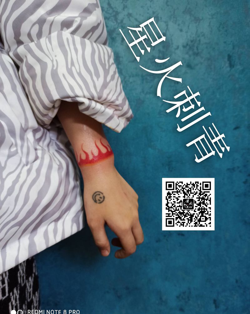 小火苗纹身图片_手臂新传统火纹身图案