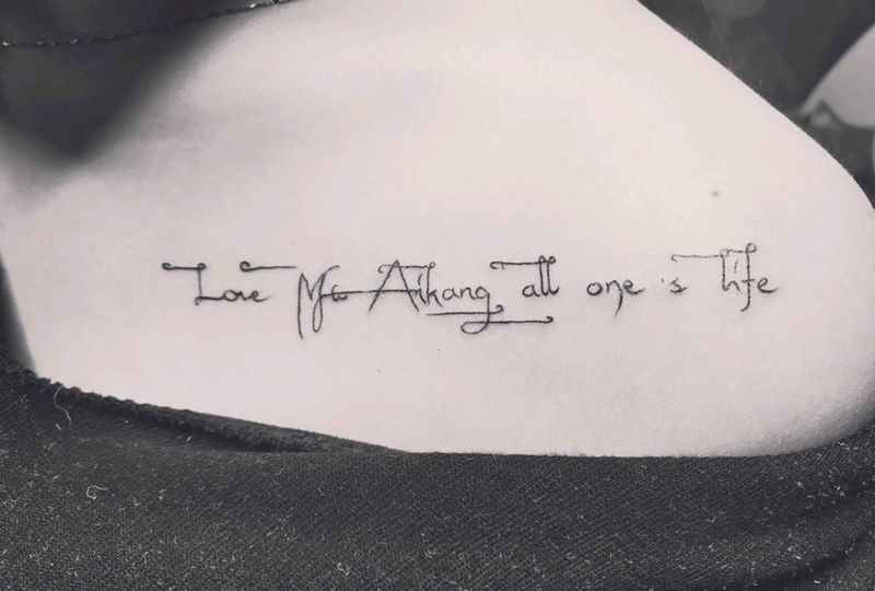 寓意爱情纹身图片_肩部花体字纹身图案