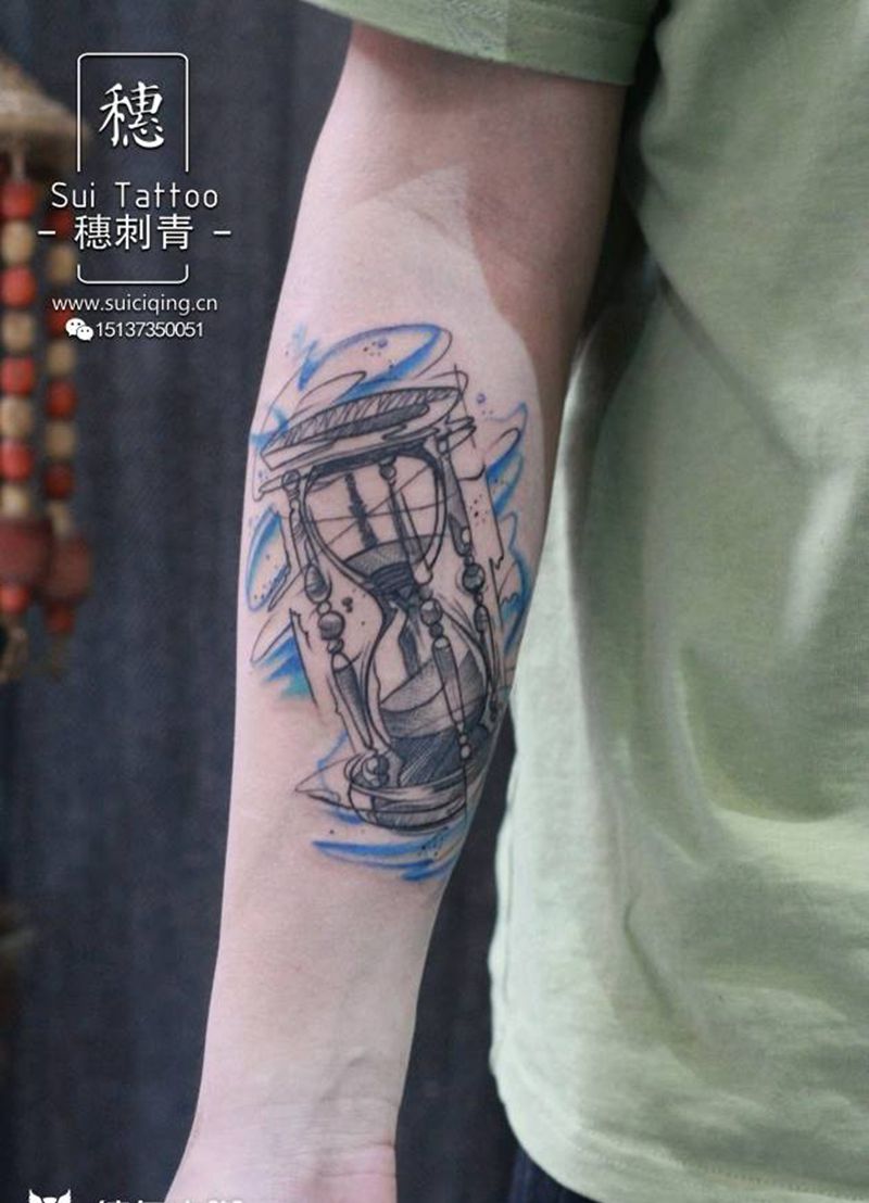时光沙漏纹身图片_手臂点刺纹身图案