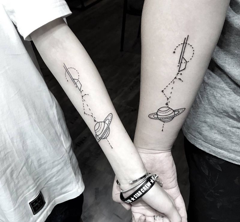 沄刺青纹身图片_成品手臂清新几何情侣纹身图案