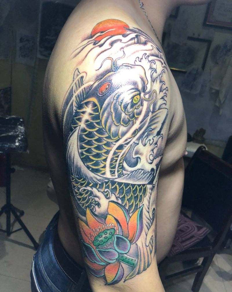 大臂鲤鱼纹身图片