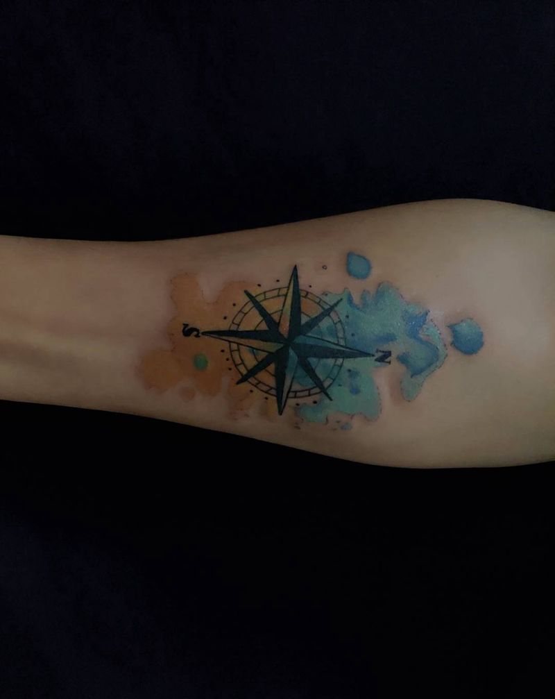 指南针纹身图片_手臂水彩纹身图案