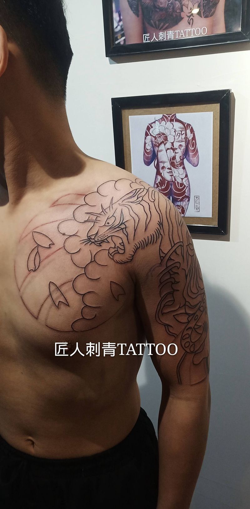 匠人刺青纹身图片_肩部老传统纹身图案