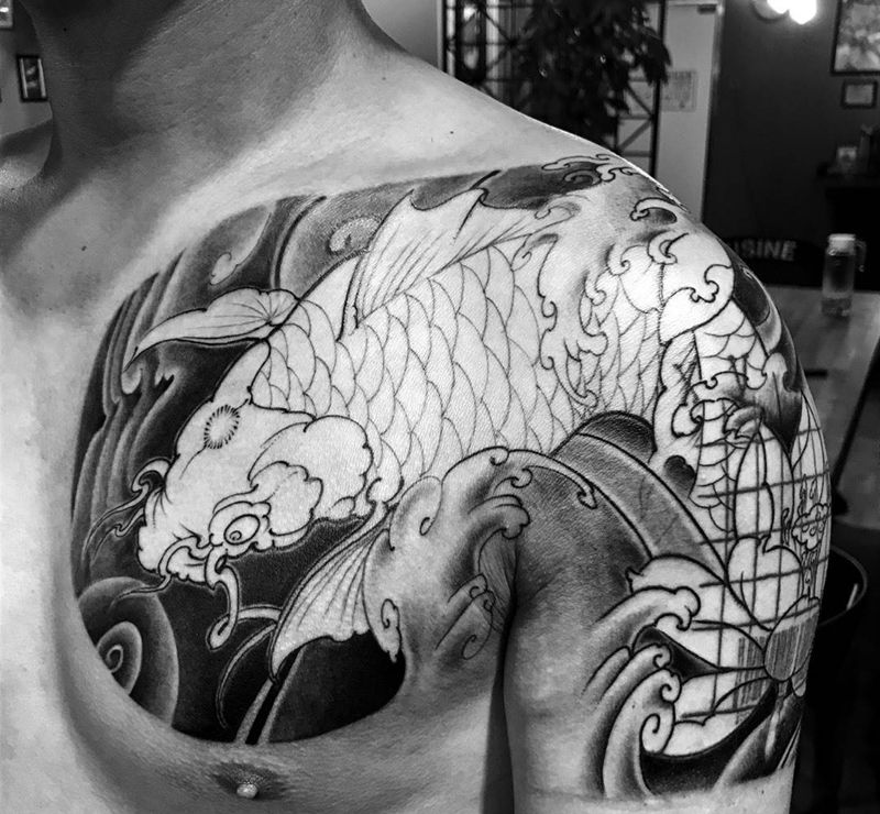 半甲纹身图片_成品肩部胸部传统动物纹身图案