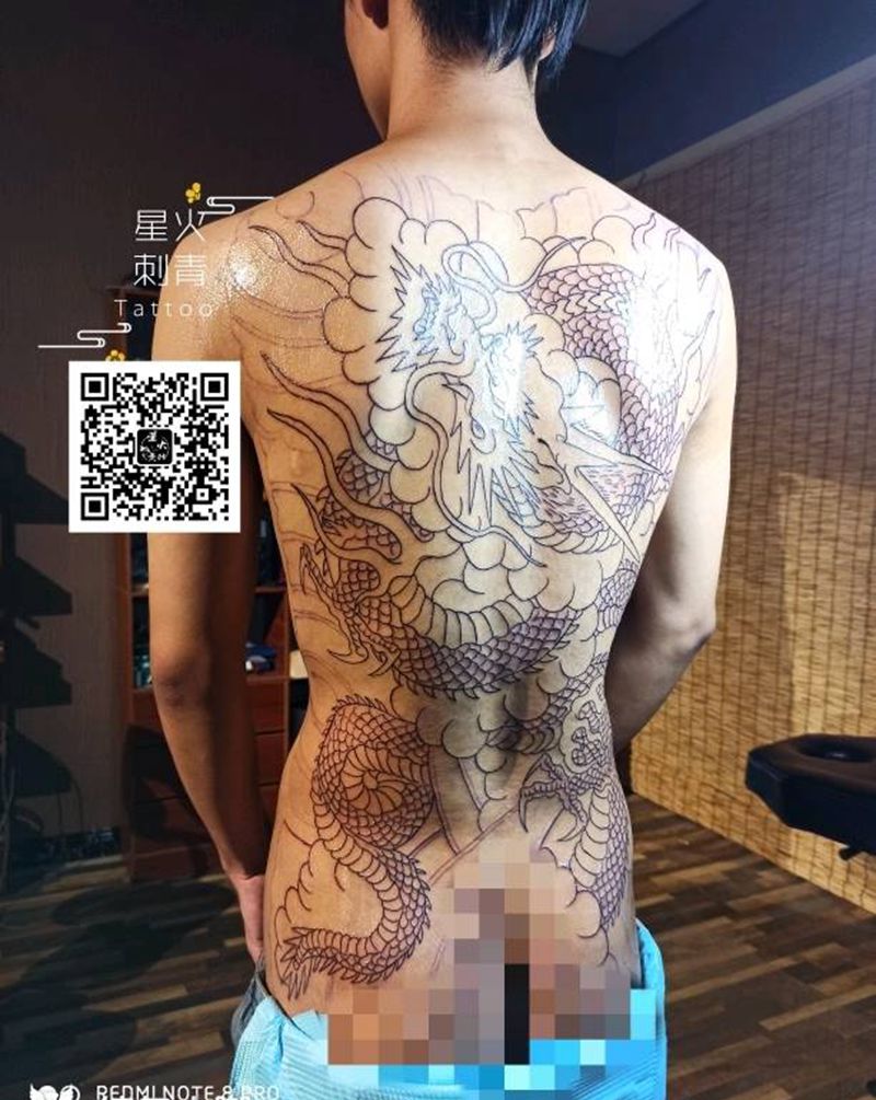 龙纹身图片_背部老传统纹身图案