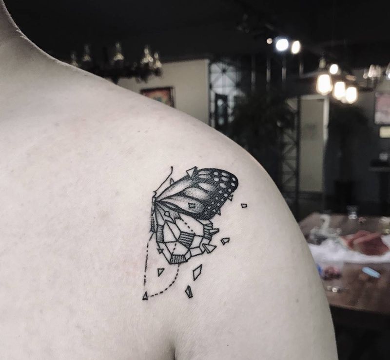 蝶纹身图片_成品肩部欧美清新动物纹身图案