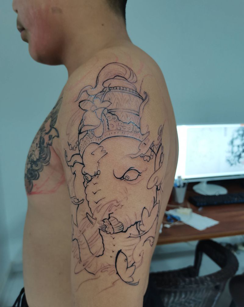 象神未完成纹身图片_肩部新传统象神纹身图案