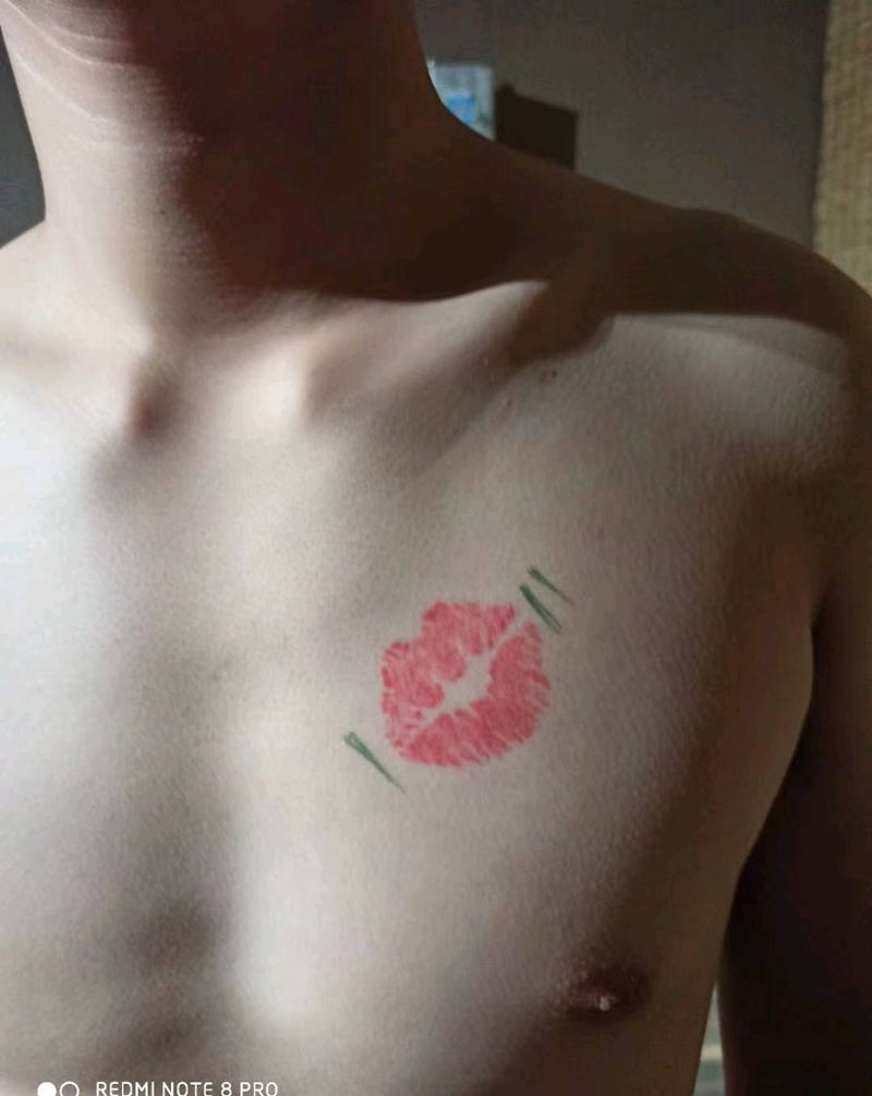 遮盖 鲸鱼纹身图片_胸部遮盖鲸鱼纹身图案