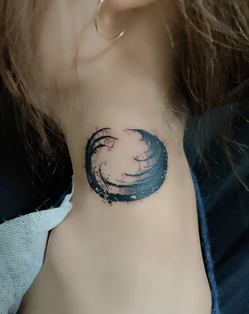 月亮纹身图片_颈部纹身图案